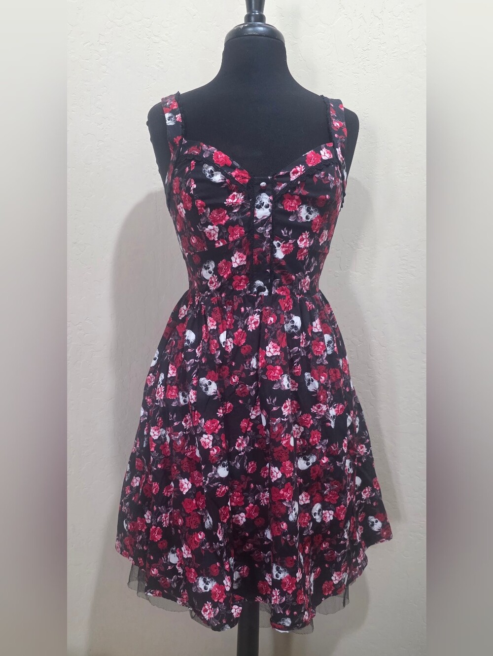 Hot Topic Red Roses Skull Pin UP Sleeveless Sweetheart Neckline Dress L
